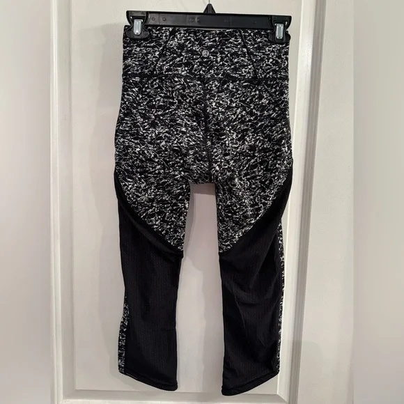 Lululemon Deep Breath Crop 21" Iced Wave White Black - Picture 1 of 13